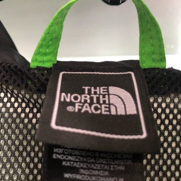 The North Face green hooded, dry vent rain jacket/parka. - Picture 4 of 5